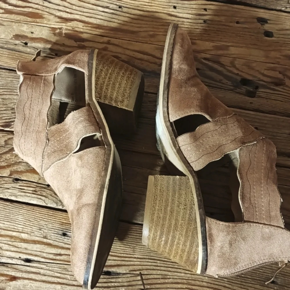 Cowgirlcore Let's See Style Los Angeles Suede cutout bootie with heel zipper 6 - Picture 3 of 14